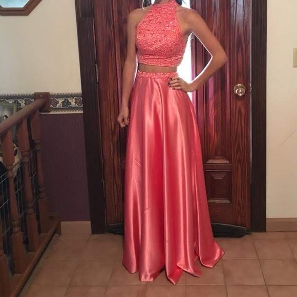 Prom dresses - Picture 2 of 5